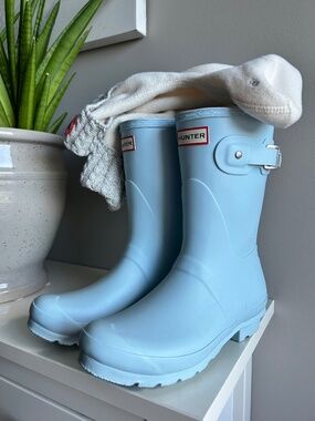 Hunter baby blue matte boots US 7
